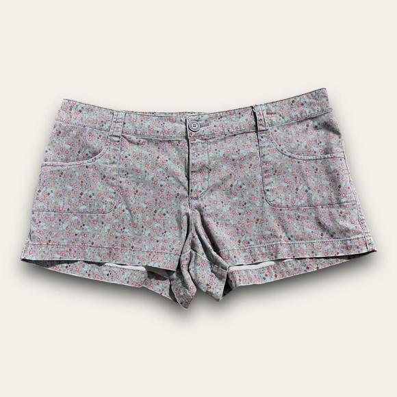 Mossimo Supply Co. Pants - Y2K Floral Low Rise Shorts Mossimo Size 17 Cottagecore Granola 37” Waist